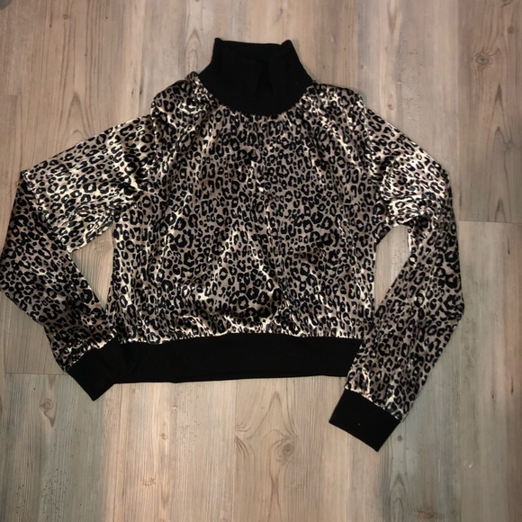 Velour Leopard turtleneck crop top - Picture 1 of 4